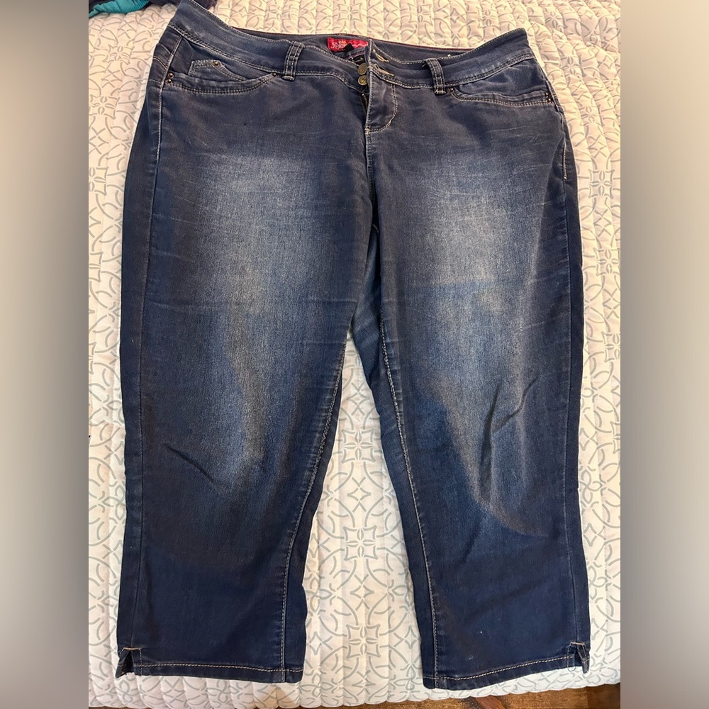 Women's betta butt capri